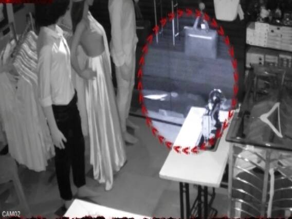 Sansani: Delhi's ladies gang use shawl for theft in a showroom 