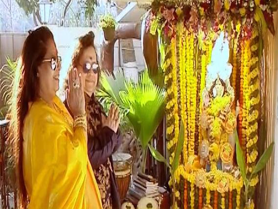 अनुराग बसु और बप्पी लाहिड़ी के घर सरस्वती पूजा, अभिषेक बच्चन, कटरीना समेत पहुंचे कई सितारे
