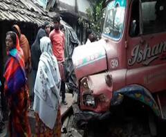 ডাম্পার নিয়ন্ত্রণ হারিয়ে বাড়িতে, কাশীপুর থানার শ্যামনগরে মৃত্যু বাবা-মেয়ের 