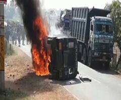 তোলা আদায়ে ধানবোঝাই লরিকে পুলিশের তাড়া করার অভিযোগ, নিয়ন্ত্রণ হারিয়ে লরি উল্টে গুরুতর আহত ৫ স্কুলপড়ুয়া