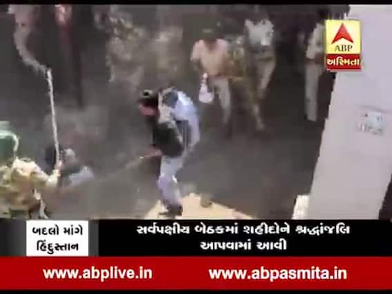 મુંબઈઃ ટ્રેન રોકવાનો પ્રયાસ કરતાં લોકો પર પોલીસે કર્યો લાઠીચાર્જ, જુઓ વીડિયો