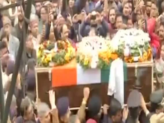 દેહરાદૂનઃ IED હુમલામાં શહીદ થયેલા મેજર બિષ્ટના રાજકીય સન્માન સાથે અંતિમસંસ્કાર, જુઓ વીડિયો