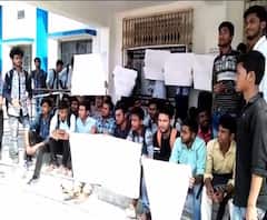 পরিকাঠামোর অভাবে কোচবিহারে তুফানগঞ্জ সরকারি পলিটেকনিক কলেজে বিক্ষোভ