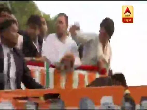 लखनऊ में राहुल-प्रियंका का 15 किलोमीटर का रोड शो खत्म