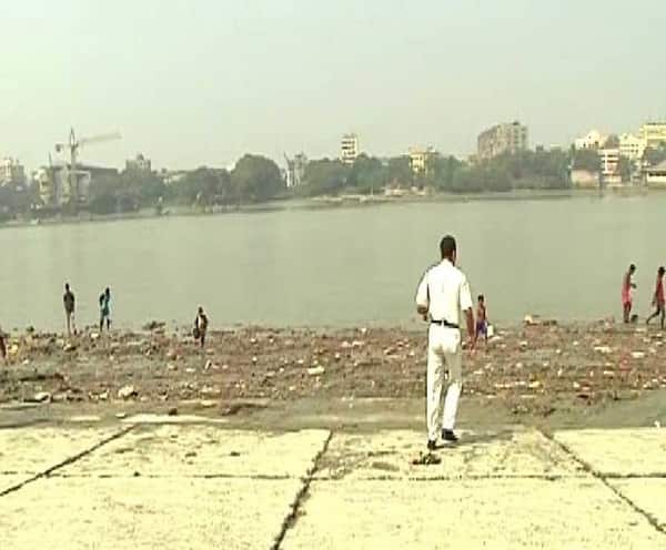 অন্ত্যেষ্টিতে এসে মর্মান্তিক দুর্ঘটনা, নিমতলা ঘাটে গঙ্গার বানে ভেসে গেলেন নয় জন, উদ্ধার সাত, মৃত এক Nine men drowned at Nimtala Ghat in a sudden high tide at the Ganges, one dead অন্ত্যেষ্টিতে এসে মর্মান্তিক দুর্ঘটনা, নিমতলা ঘাটে গঙ্গার বানে ভেসে গেলেন নয় জন, উদ্ধার সাত, মৃত এক