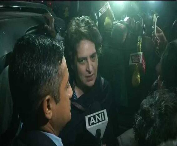 লক্ষ্য লোকসভা ভোট, দায়িত্ব নিয়েই দলীয় নেতা-কর্মীদের সঙ্গে রাতভর ম্যারাথন বৈঠক প্রিয়ঙ্কা গাঁধীর