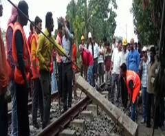 শিয়ালদা-হাসনাবাদ শাখায় ওভারহেড তার ছিঁড়ে বিপত্তি, ব্যাহত ট্রেন চলাচল