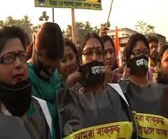 ঠাকুরনগরে মোদির সভার পাল্টা মিছিল তৃণমূলের, মুখে কালো কাপড় বেঁধে বিক্ষোভ 