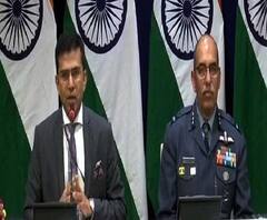 ভারতের প্রত্যাঘাতের পরে পাকিস্তানের হামলা, ভারত সতর্ক থাকায় সেই চেষ্টা বানচাল, পাক যুদ্ধ বিমান ধ্বংস, ভারতের মিগ-২১ বিমান ও এক পাইলট নিখোঁজ, জানালেন বিদেশ মন্ত্রকের মুখপাত্র রবীশ কুমার