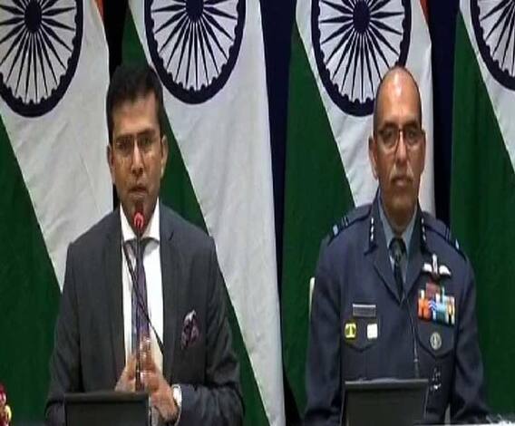 ভারতের প্রত্যাঘাতের পরে পাকিস্তানের হামলা, ভারত সতর্ক থাকায় সেই চেষ্টা বানচাল, পাক যুদ্ধ বিমান ধ্বংস, ভারতের মিগ-২১ বিমান ও এক পাইলট নিখোঁজ, জানালেন বিদেশ মন্ত্রকের মুখপাত্র রবীশ কুমার