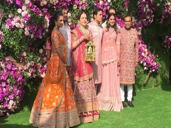 આકાશ અંબાણીના લગ્નમાં નીતા અંબાણી સાથે જોવા મળી આ યુવતી? જુઓ વીડિયો