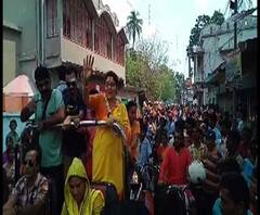 হুগলির বিজেপি প্রার্থী লকেট চট্টোপাধ্যায় শুক্রবার সকালে প্রচার সারলেন পোলবা এলাকায়