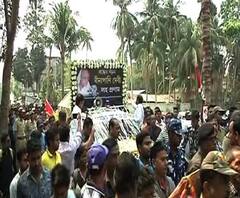 শেষযাত্রায় ভক্তদের ঢল, গান স্যালুটে বড়মাকে বিদায়