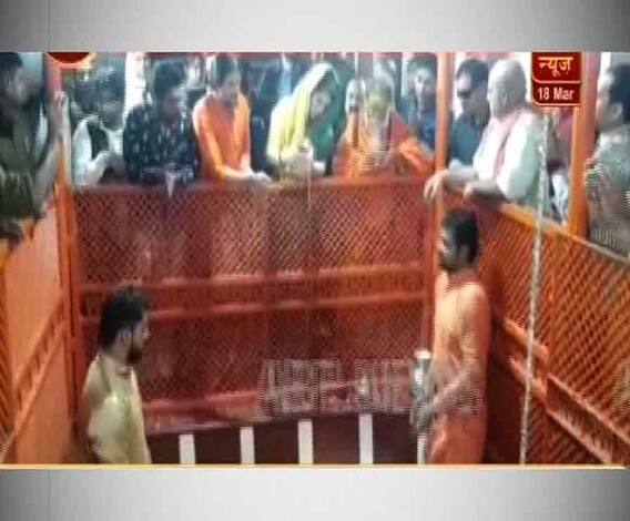 লোকসভা ভোটের প্রচার শুরু আগে ইলাহাবাদে গঙ্গাপুজো করলেন প্রিয়ঙ্কা গাঁধী