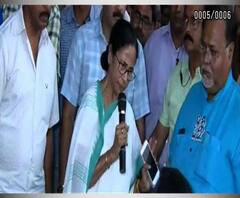 এসএসসি-র অনশন মঞ্চে মুখ্যমন্ত্রী, মেধার ভিত্তিতে নিয়োগ প্রক্রিয়া হওয়ার আশ্বাস, অনশন তুলে নিন, প্রয়োজনে আইন বদল, বললেন মমতা