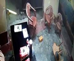 উত্তর ২৪ পরগনার খড়দায় ইমারতি ব্যবসায়ীর বাড়িতে হামলা চালানোর অভিযোগ অর্জুন সিংহের অনুগামীদের বিরুদ্ধে