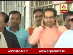 ઉદ્ધવ ઠાકરે પહોંચ્યા અમદાવાદ એરપોર્ટ, અમિત શાહના રોડ શોમાં જોડાશે, જુઓ વીડિયો