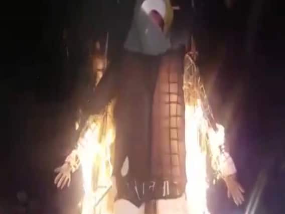 होलिका दहन पर मुंबई में आतंकी मसूद अजहर का जलाया गया पुतला