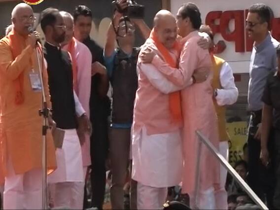 Shiv Sena chief Uddhav Thackeray reaches Ahmedabad's Naranpura to attend Amit Shah's rally