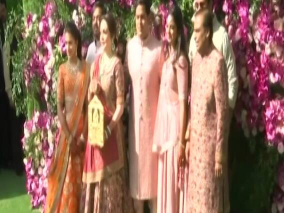 आकाश अंबानी की शादी में जमकर नाचा बॉलीवुड, पत्नी गौरी संग शाही अंदाज में दिखें शाहरुख खान