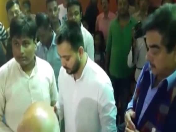 Rahul Gandhi dials Tejashwi Yadav to save 'mahagathbandhan' in Bihar