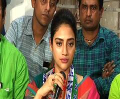 বসিরহাট কেন্দ্রে প্রচারে নেমে পড়েছেন তৃণমূল প্রার্থী নুসরত জাহান, জানালেন নেত্রীর নির্দেশ মেনে কাজ করবেন মানুষের জন্য