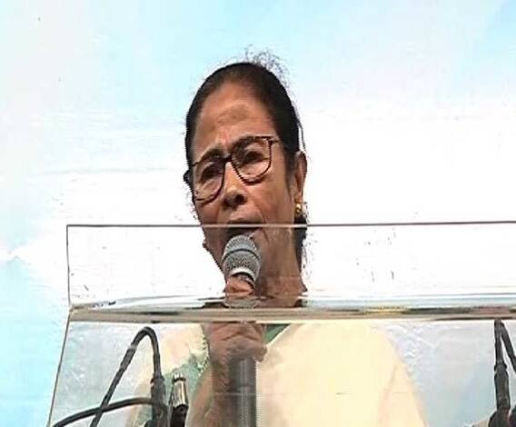 দেশের মানুষ প্রধানমন্ত্রীকে ভয় পায়, মোদিকে দেখলেই মনে হয় গব্বর সিংহ চলে আসছে, হাওড়ার সভা থেকে তীব্র আক্রমণ মমতার