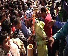 মালদায় চাঁচলে রাহুলের সভা: সভা শুরুর আগেই প্রচণ্ড ভিড়ে বিশৃঙ্খলা, ব্যারিকেড ভেঙে ঢুকে পড়েন বহু সাধারণ মানুষ