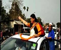 রায়গঞ্জে প্রচার শুরু কংগ্রেস প্রার্থী দীপা দাশমুন্সির, ইসলামপুরে শুরু করলেন দেওয়াল লিখন