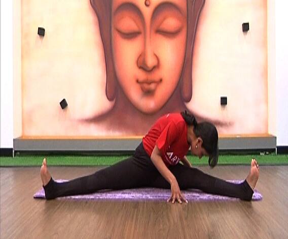 VIDEO | शरीरासाठी उपयुक्त उपविष्ट कोनासन | दोन मिनिटांत योग | योग माझा | एबीपी माझा