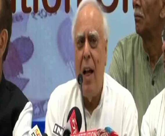 নোটবন্দি নিয়ে স্টিং অপারেশনের ৩১ মিনিটের ভিডিও প্রকাশ কংগ্রেসের, দেশের পুঁজি চুরি করা হয়েছে, ভিডিও প্রকাশ করে দাবি কংগ্রেসের