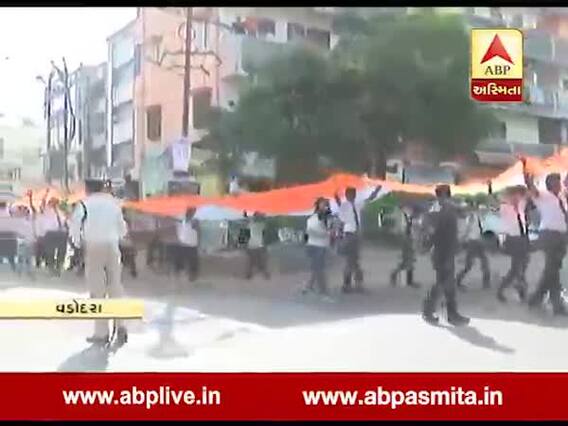 વડોદરામાં નીકળી તિરંગા યાત્રા, મોટી સંખ્યામાં જોડાયા લોકો, જુઓ વીડિયો