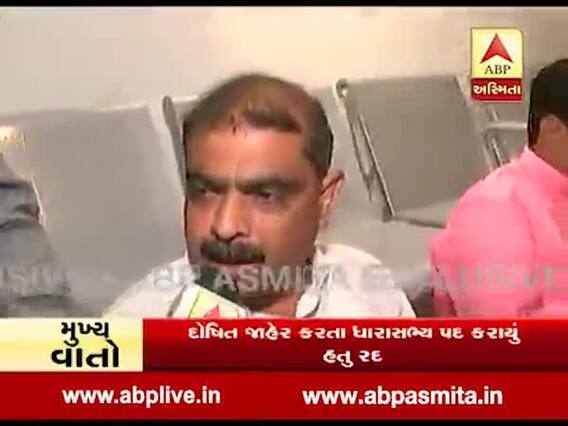 ભગવાન બારડને સસ્પેંશન મુદ્ધે કૉંગ્રેસના ધારાસભ્યોએ વિધાનસભા અધ્યક્ષની ઓફિસ બહાર ઉતર્યા ધરણા પર, જુઓ વીડિયો