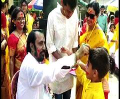 দোলের রঙে ভোটের প্রচার, রাজ্যে দিকে দিকে রং খেলায় মাতলেন লোকসভা ভোটের প্রার্থীরা 