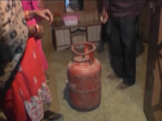 Ghanti Bajao: Are beneficiaries of Ujjwala Yojana still using cylinders?