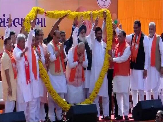गुजरात: अमित शाह के नामांकन से पहले गांधीनगर में NDA ने दिखाया शक्ति प्रदर्शन, देखिए बड़ी कवरेज