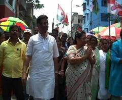 লোকসভা ভোট: প্রচারে দক্ষিণ কলকাতার তৃণমূল প্রার্থী মালা রায়, সঙ্গে কলকাতার মেয়র ববি হাকিম