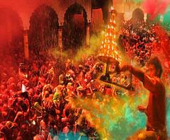 দোল মানেই তো মথুরা আর বৃন্দাবন-রাধাকৃষ্ণের লীলাভূমির বসন্তের আবহ, দেখুন, ধর্মকথা