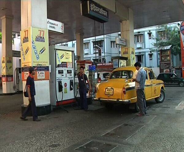 ফের বাড়ল পেট্রোল ও ডিজেলের দাম Petrol, diesel price hike ফের বাড়ল পেট্রোল ও ডিজেলের দাম