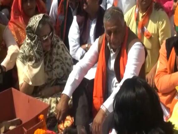 VK Singh offers prayers before filing nomination