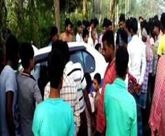 দক্ষিণ ২৪ পরগনার কাশীপুরে পরিত্যক্ত গাড়ি ঘিরে রহস্য, গাড়িতে রক্তের দাগ