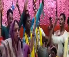 প্রচারে বারাসাত লোকসভা কেন্দ্রের তৃণমূল প্রার্থী কাকলি ঘোষ দস্তিদার, যোগ দিলেন হাবড়ার বামিহাটিতে কীর্তনের অনুষ্ঠানে 