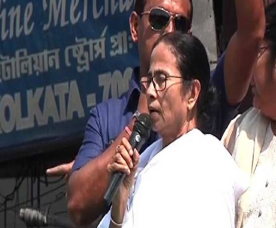 মোদি অমিতের সরকার, চোরেদের সরকার, নারীদিবসের র‌্যালি থেকে স্লোগান তুললেন মমতা