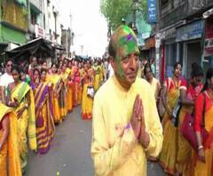 নৈহাটির মানুষের সঙ্গে খেললেন রঙ, নাম করে অর্জুন সিংহকে কটাক্ষও করলেন দীনেশ ত্রিবেদী