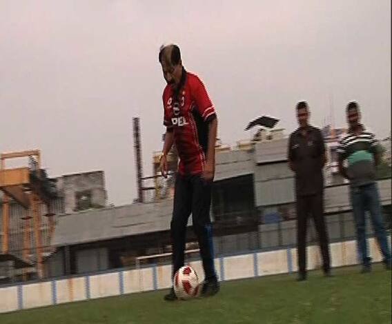 দ্বিতীয়বারের লক্ষ্যে ফুটবল মাঠ থেকেই প্রচার শুরু হাওড়ার তৃণমূল প্রার্থী প্রসূন বন্দ্যোপাধ্যায়ের