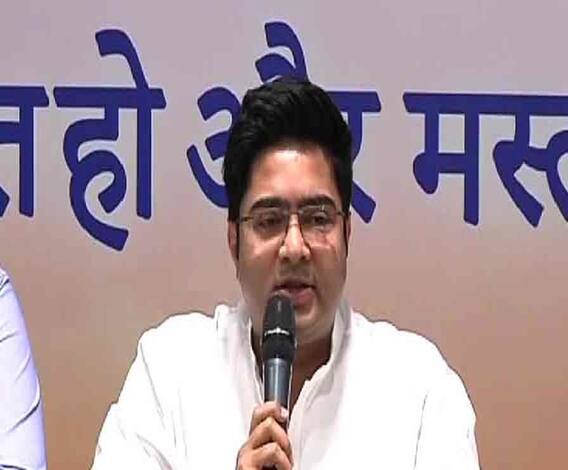 বিমানবন্দরে স্ত্রীর সোনা-সহ আটকের খবর ভিত্তিহীন, ভোটের আগে ষড়যন্ত্র করেই অপপ্রচার, প্রমাণ করুক, রাজনীতি ছাড়ব, বিজেপিকে নিশানা অভিষেক বন্দ্যোপাধ্যায়ের