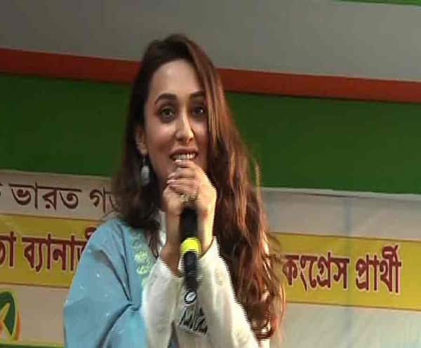 স্কুলের প্রিন্সিপাল মুখ্যমন্ত্রী, আমি নতুন স্টুডেন্ট, সাবজেক্ট মানুষের জন্য কাজ করা, একশোয় একশোয় পাওয়ার চেষ্টা করব, এবিপি আনন্দকে বললেন মিমি চক্রবর্তী Lok Sabha Election 2019: Mimi Chakraborty vows to ensure 100% marks in working for people স্কুলের প্রিন্সিপাল মুখ্যমন্ত্রী, আমি নতুন স্টুডেন্ট, সাবজেক্ট মানুষের জন্য কাজ করা, একশোয় একশোয় পাওয়ার চেষ্টা করব, এবিপি আনন্দকে বললেন মিমি চক্রবর্তী