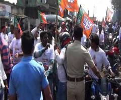 আসানসোলে বিজেপির সংকল্প যাত্রা ঘিরে ধুন্ধুমার, পুলিশকে লাঠিপেটার অভিযোগ বিজেপি সমর্থকদের বিরুদ্ধে