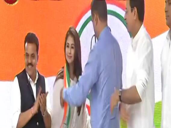 Urmila Matondkar joins Congress in presence of party President Rahul Gandhi