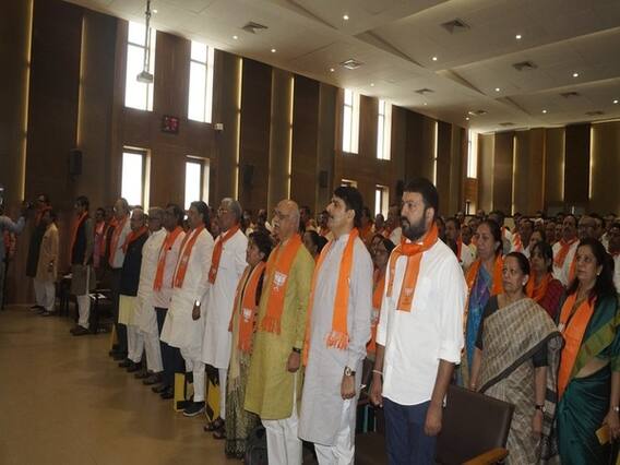 ગાંધીનગરઃ ભાજપ સૈનિકના ફોર્મમાં જ્ઞાતિ પુછાતા વિવાદ સર્જાયો, જુઓ વીડિયો